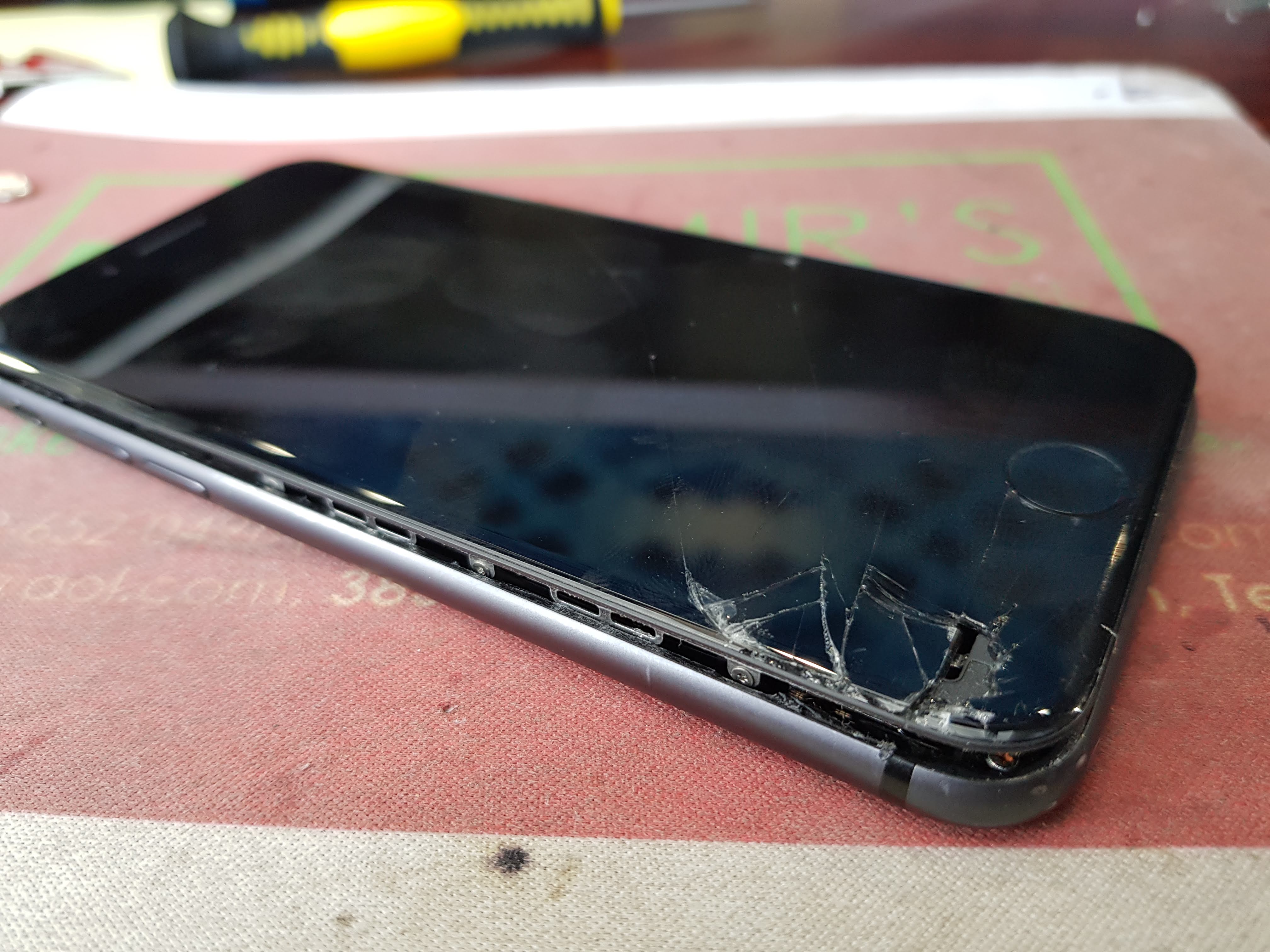 iPhone Screen Repair in Houston: What to Know Before Replacing Your Screen